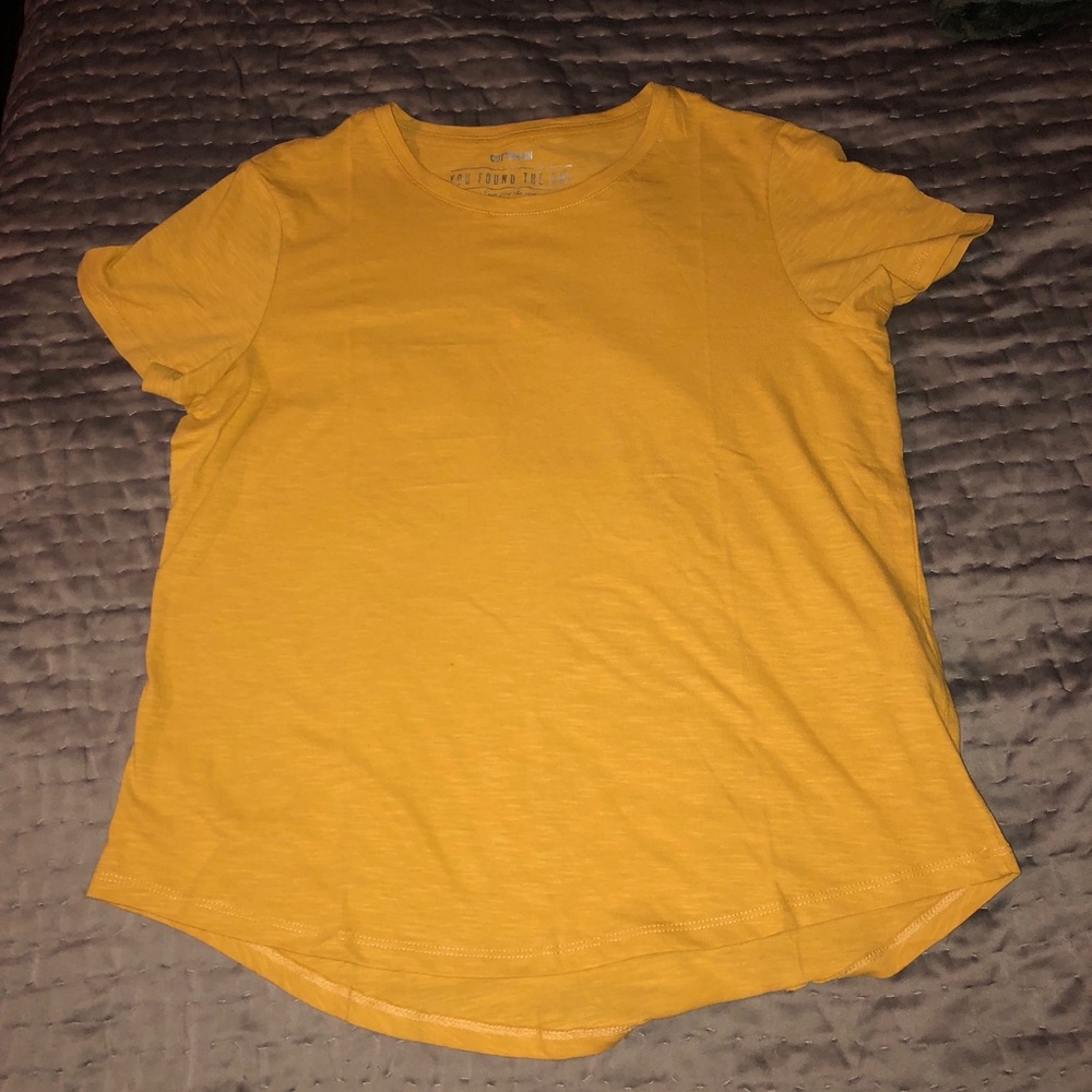 Mustard yellow tee